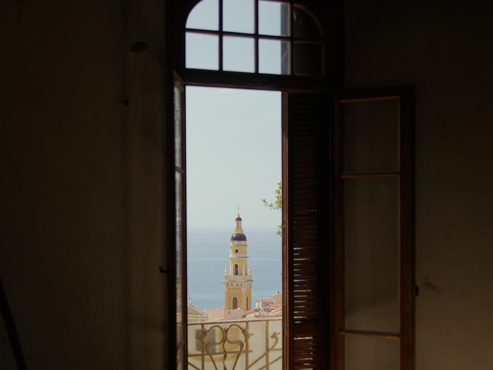Rénovation d'appartement à Menton avec vue sur la vieille ville et la mer